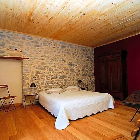 Couette-café Le Coing Des Vignes 4*