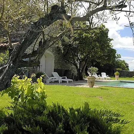 Couette-café Le Coing Des Vignes 4*